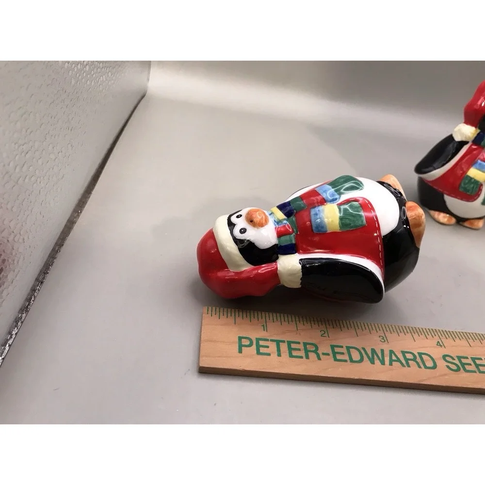 Scott's Christmas Collectables Penguin Salt & Pepper‎ Shakers With Box